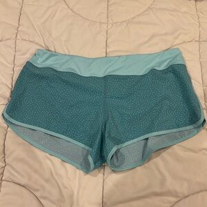 Rabbit 2.5” inseam shorts XL